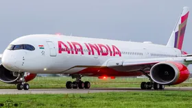 Air India Flight: दिल्ली से भुवनेश्वर जा रही फ्लाइट में आई तकनीकी खराबी, रातभर एयरपोर्ट पर फंसे रहे यात्री